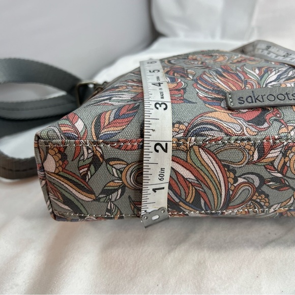 SAKROOTS Women's Basic Crossbody Bag - Picture 12 of 13